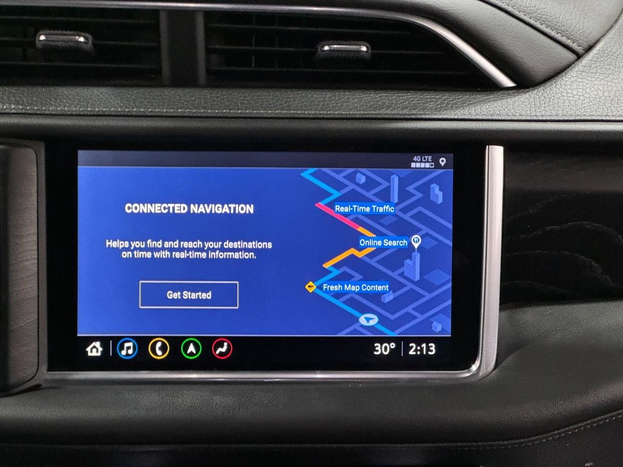 GMC Yukon Vehicle Full-screen Gallery Image 16