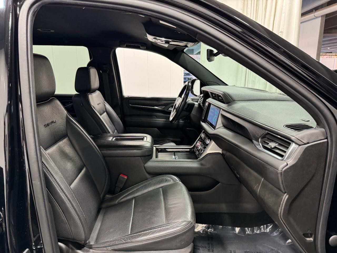 GMC Yukon Vehicle Full-screen Gallery Image 20