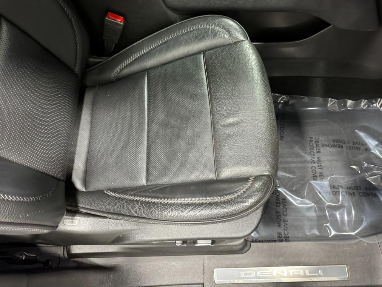 GMC Yukon Vehicle Full-screen Gallery Image 21