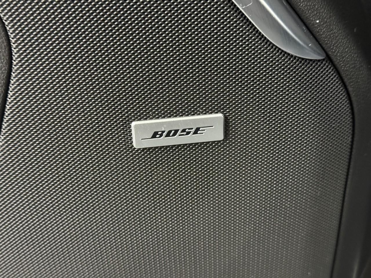 GMC Yukon Vehicle Full-screen Gallery Image 27