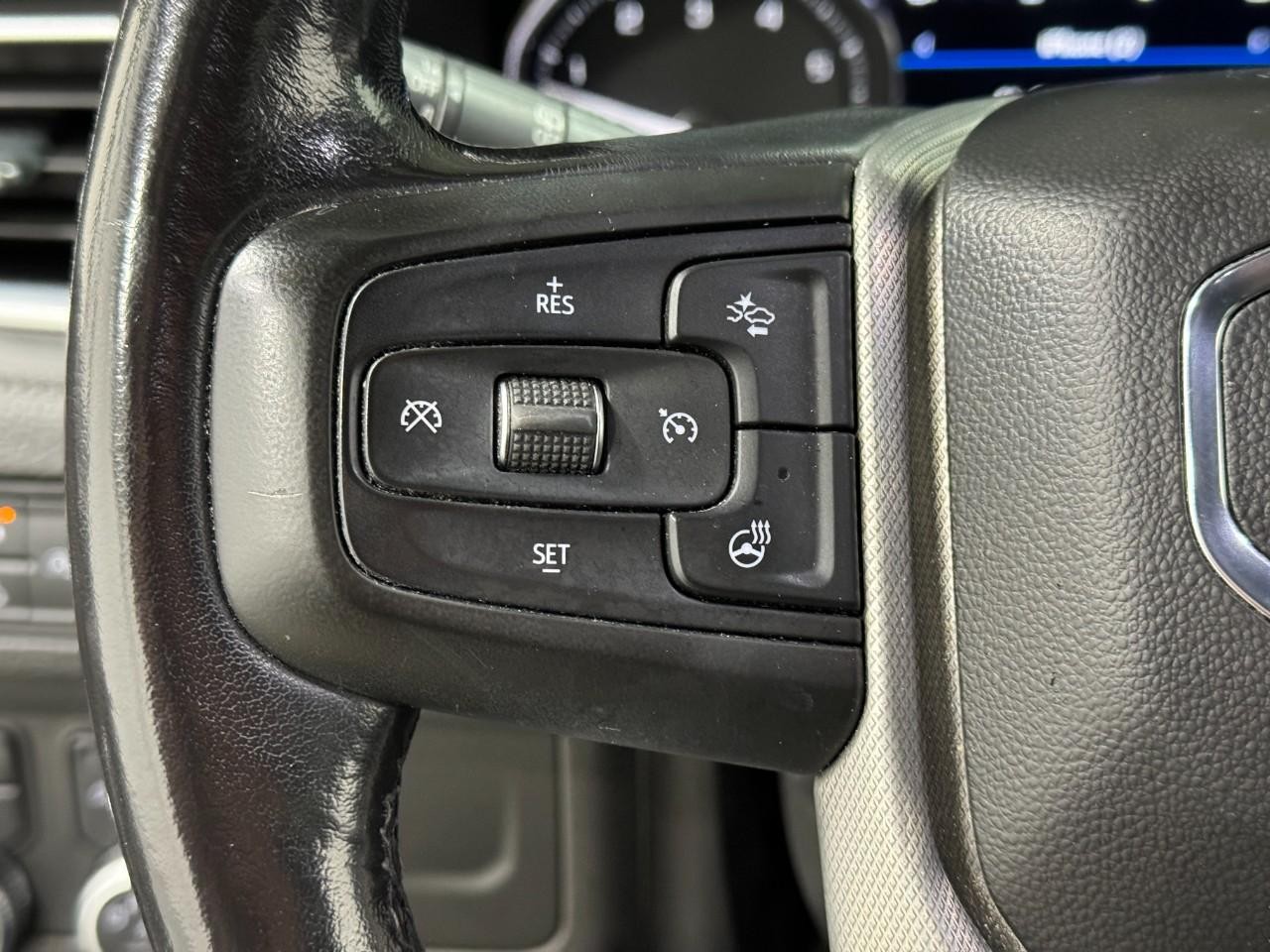 GMC Yukon Vehicle Full-screen Gallery Image 32