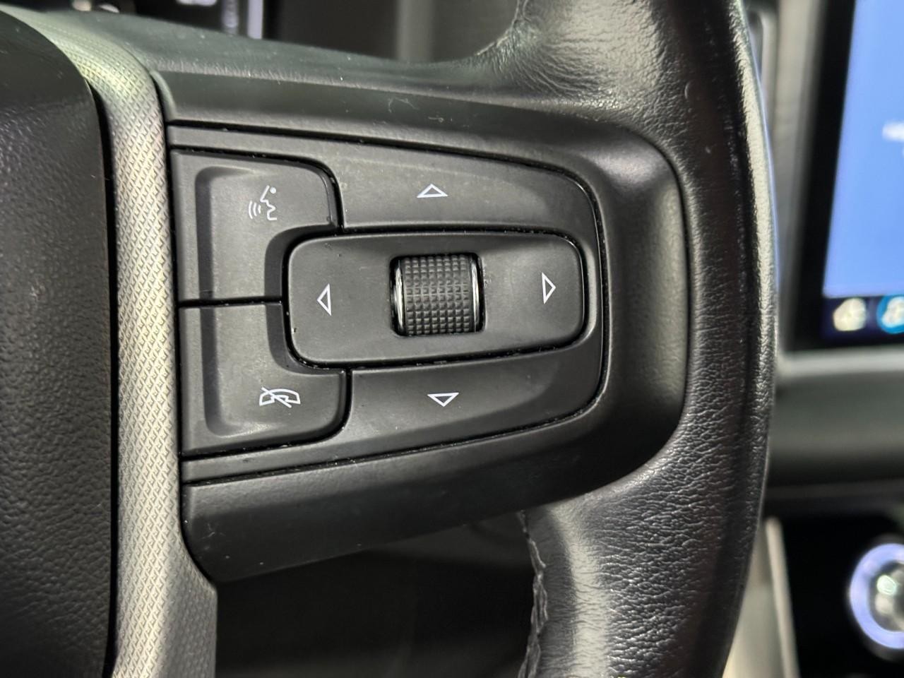 GMC Yukon Vehicle Full-screen Gallery Image 33