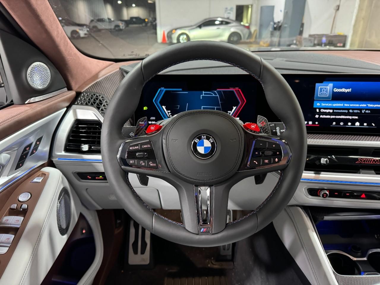 BMW XM Vehicle Full-screen Gallery Image 13
