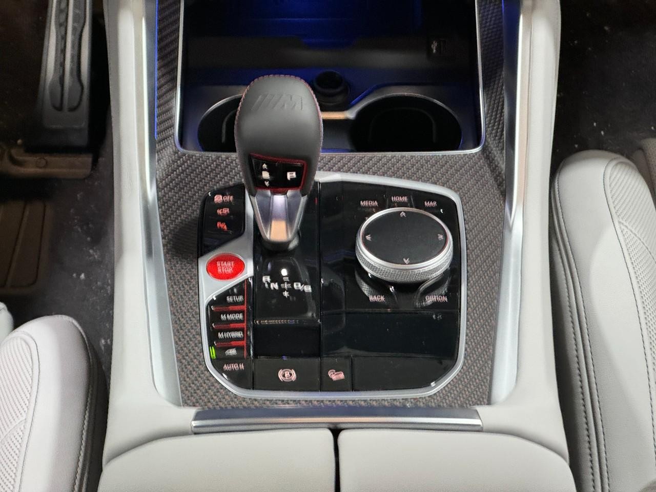 BMW XM Vehicle Full-screen Gallery Image 15