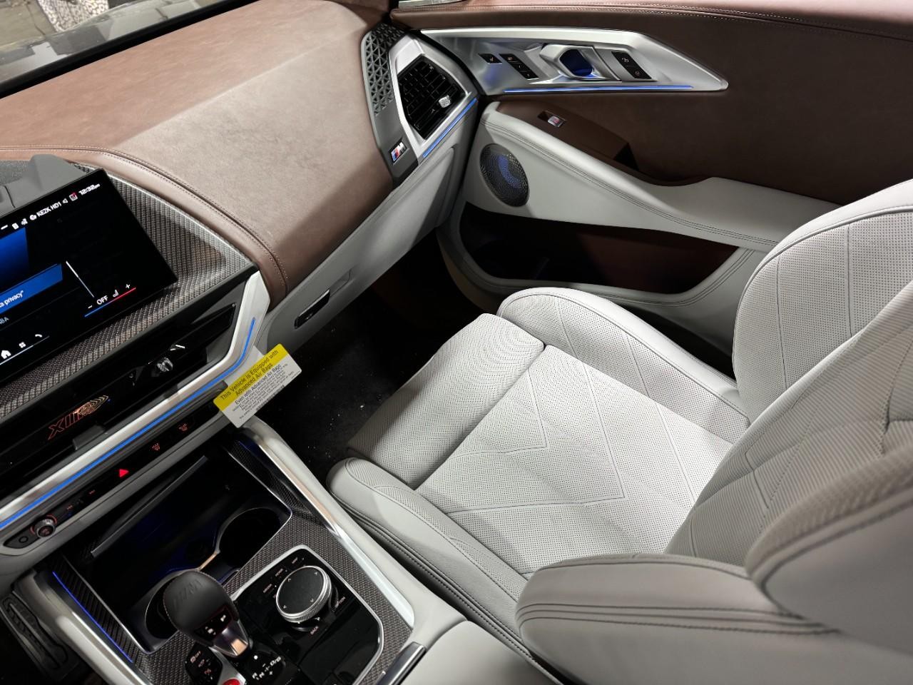 BMW XM Vehicle Full-screen Gallery Image 16