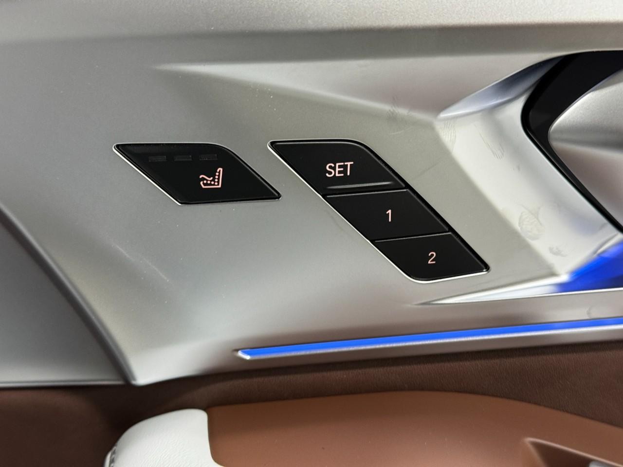 BMW XM Vehicle Full-screen Gallery Image 20