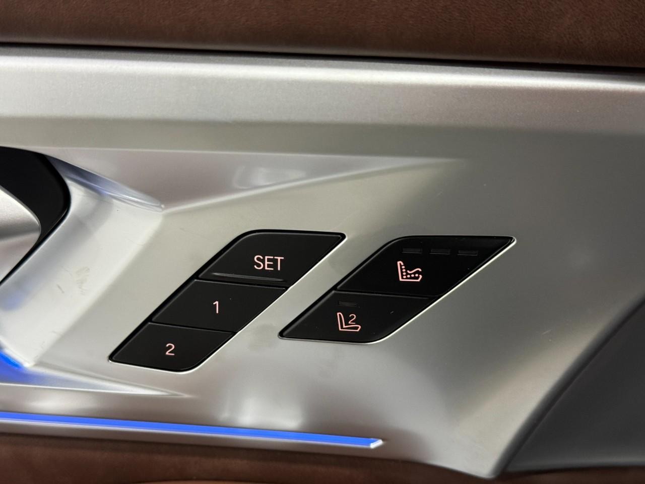 BMW XM Vehicle Full-screen Gallery Image 23