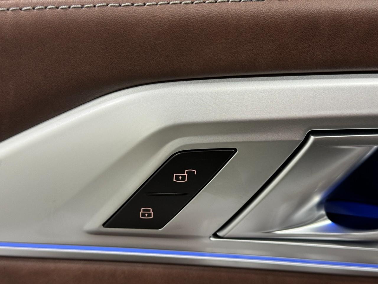 BMW XM Vehicle Full-screen Gallery Image 24