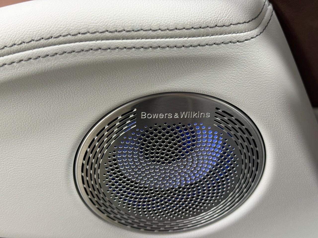 BMW XM Vehicle Full-screen Gallery Image 26