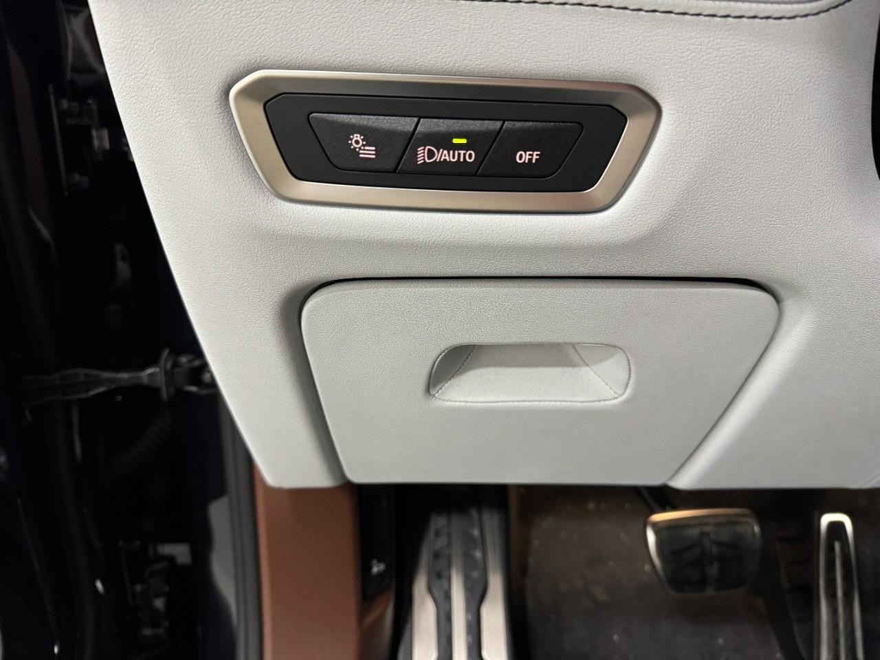 BMW XM Vehicle Full-screen Gallery Image 31