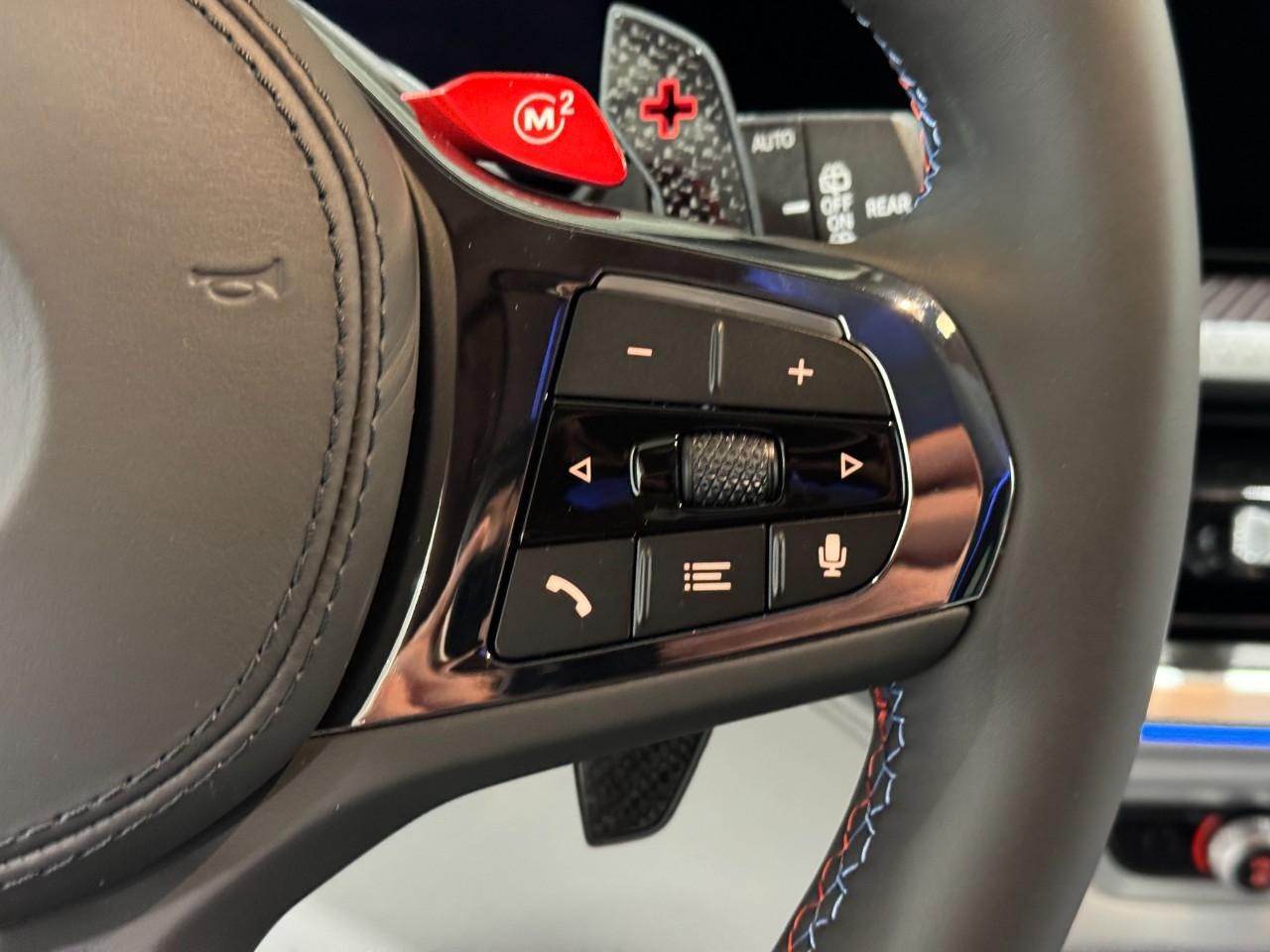 BMW XM Vehicle Full-screen Gallery Image 33