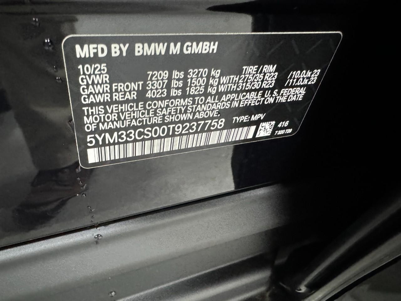 BMW XM Vehicle Full-screen Gallery Image 36