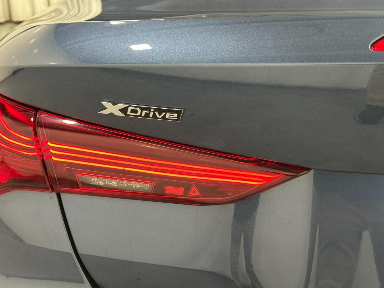 BMW 4 Series Vehicle Full-screen Gallery Image 5