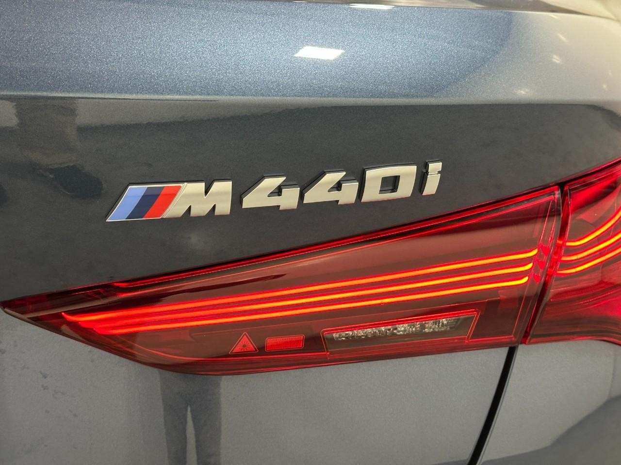 BMW 4 Series Vehicle Full-screen Gallery Image 6