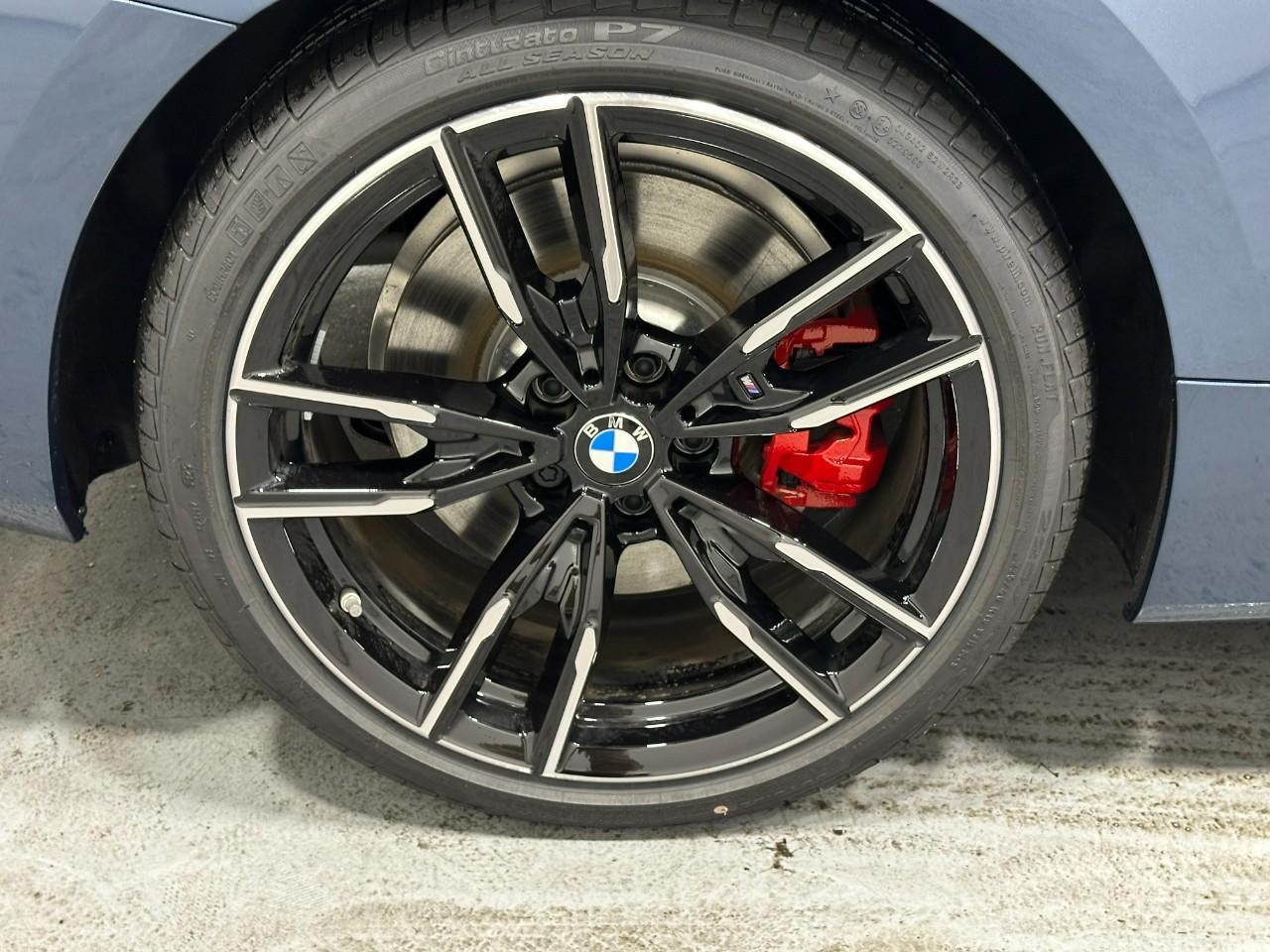 BMW 4 Series Vehicle Full-screen Gallery Image 8