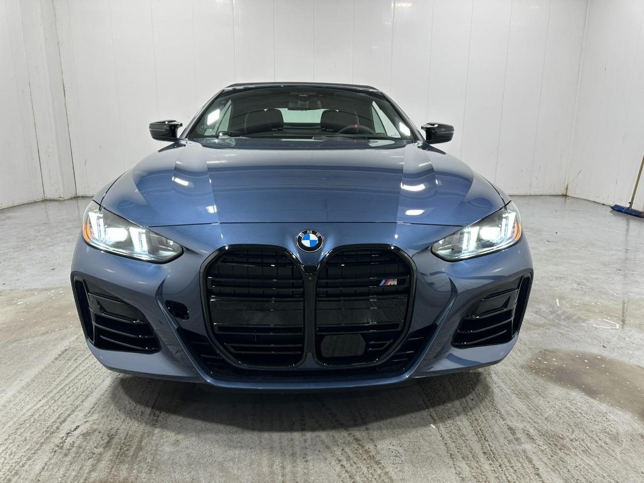 BMW 4 Series Vehicle Full-screen Gallery Image 10