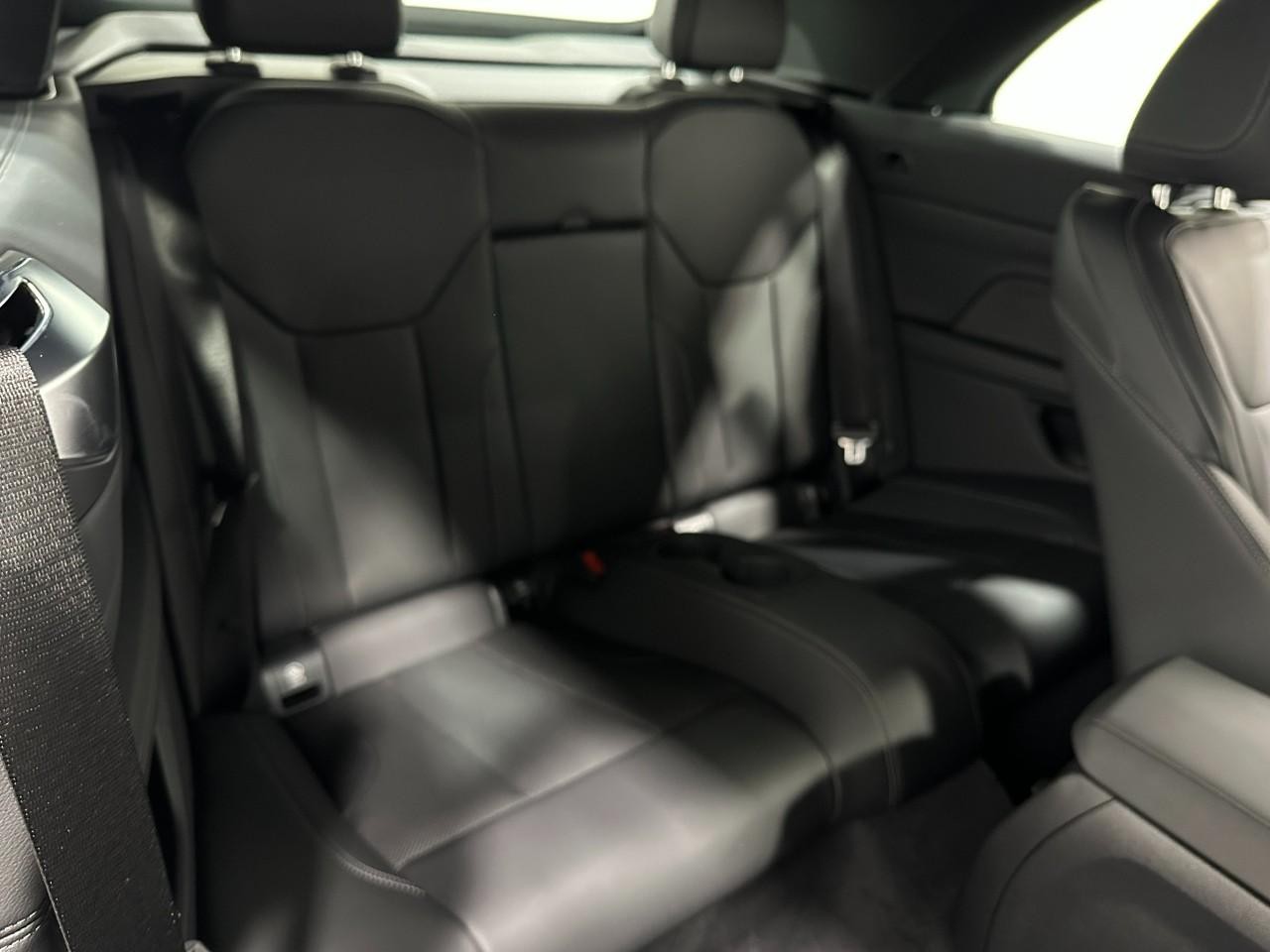 BMW 4 Series Vehicle Full-screen Gallery Image 11