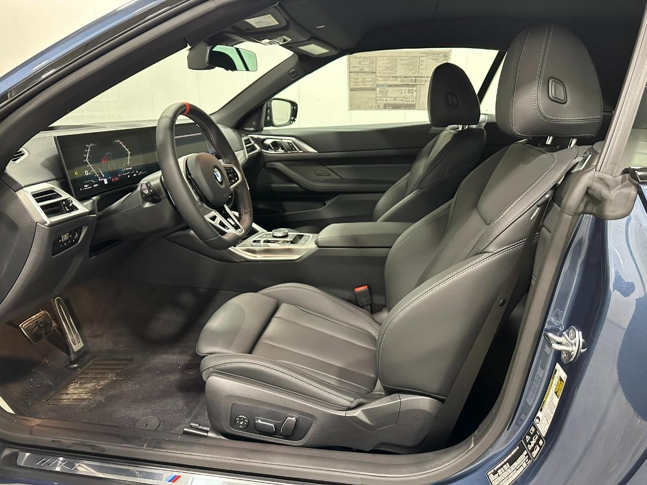 BMW 4 Series Vehicle Full-screen Gallery Image 16