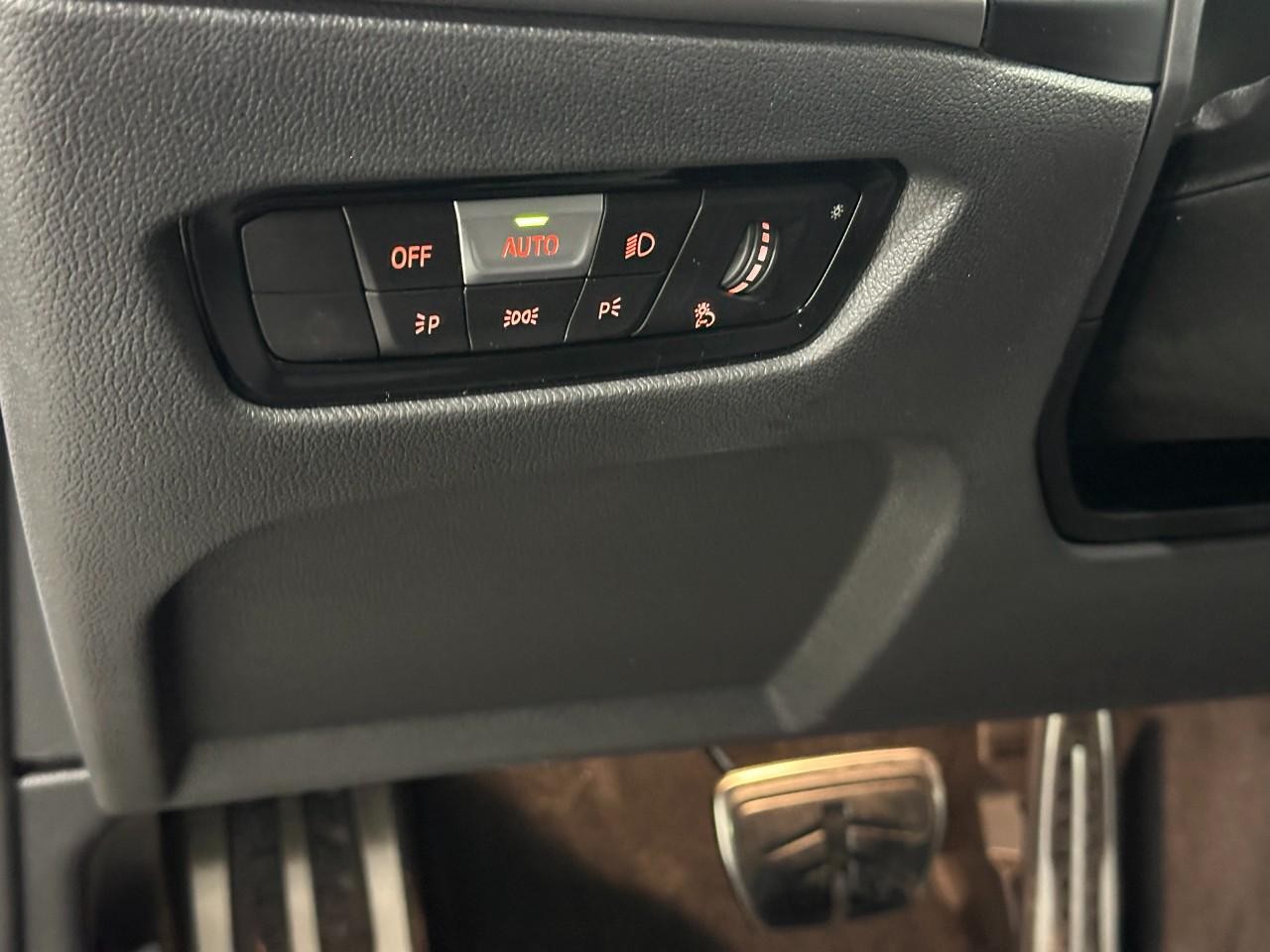 BMW 4 Series Vehicle Full-screen Gallery Image 21