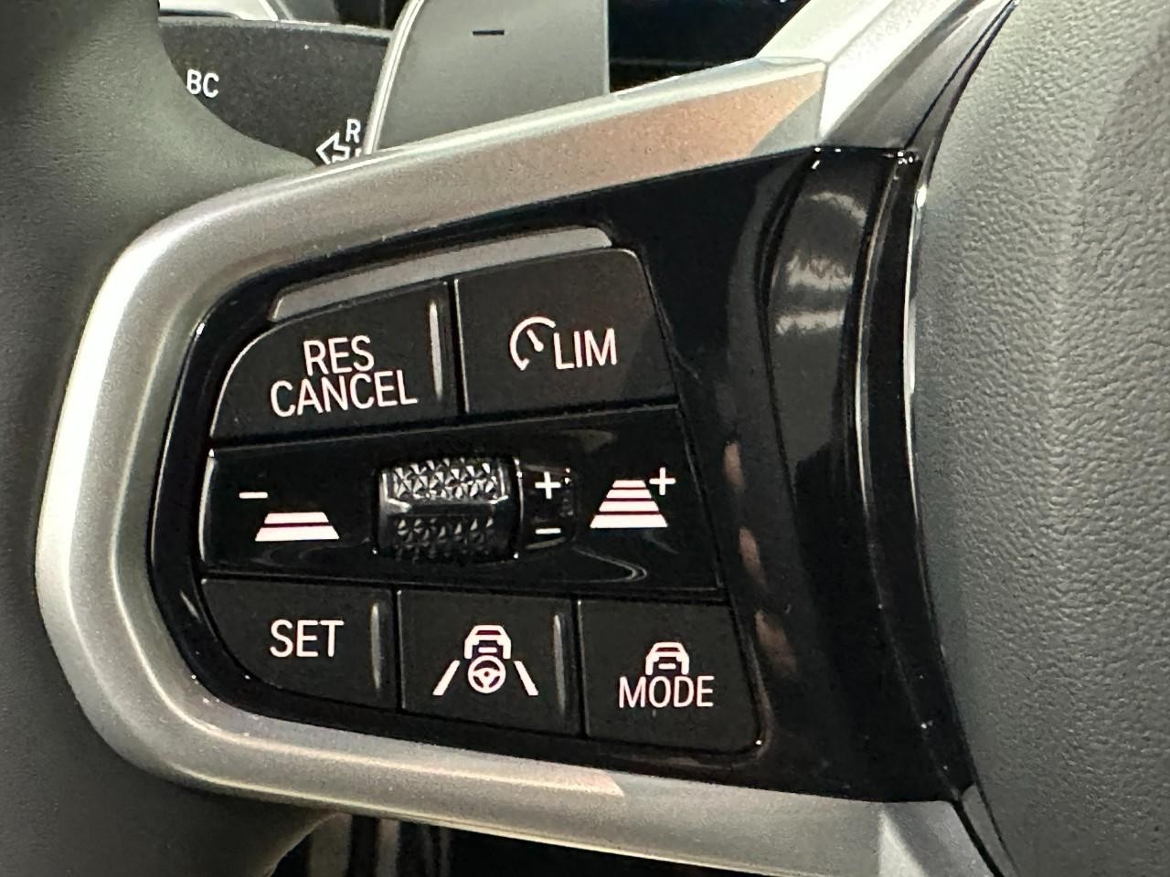 BMW 4 Series Vehicle Full-screen Gallery Image 22