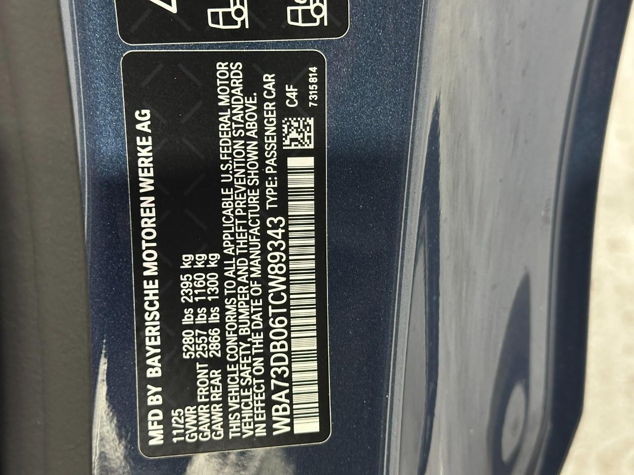 BMW 4 Series Vehicle Full-screen Gallery Image 31