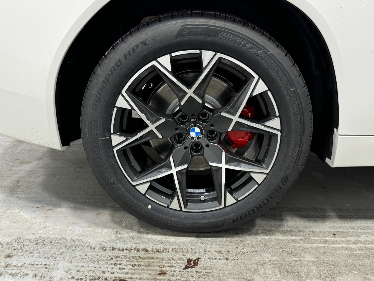 BMW X3 Vehicle Full-screen Gallery Image 5