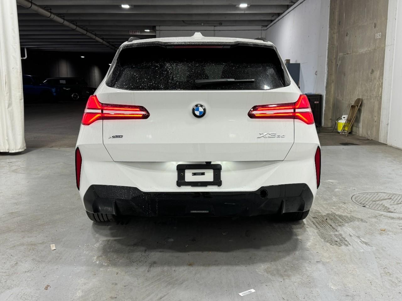 BMW X3 Vehicle Full-screen Gallery Image 9