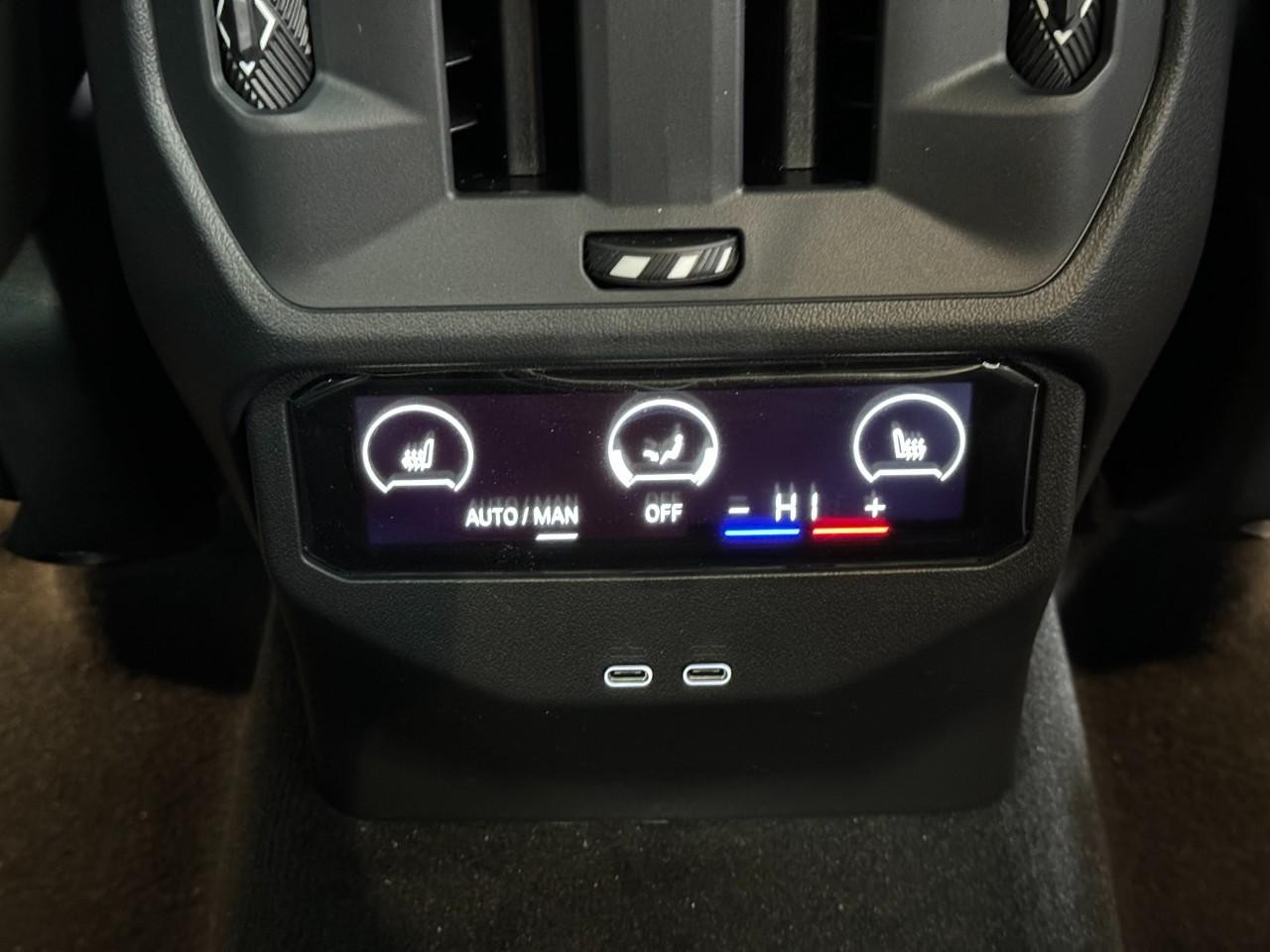 BMW X3 Vehicle Full-screen Gallery Image 11