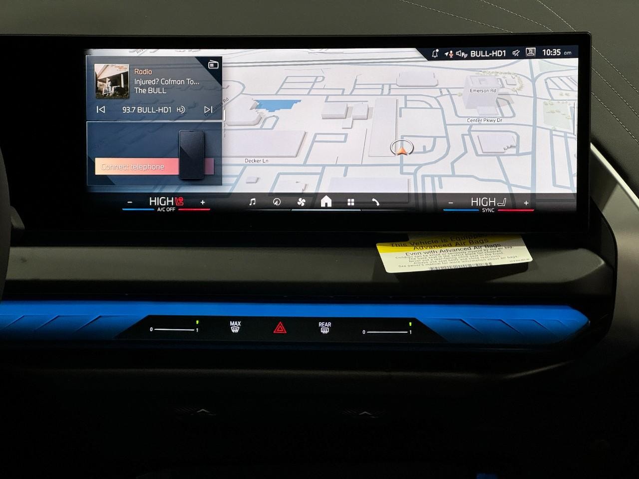 BMW X3 Vehicle Full-screen Gallery Image 15