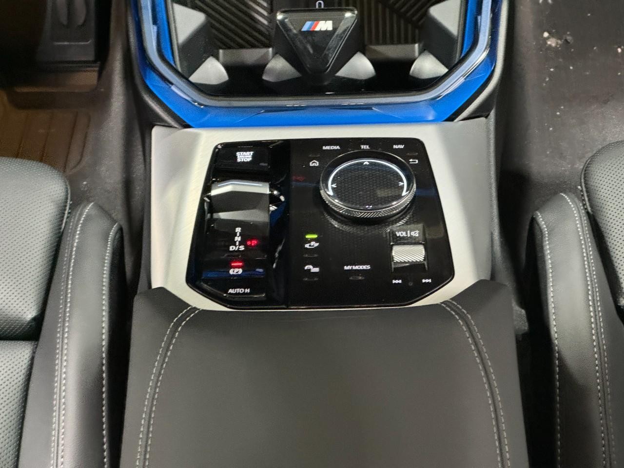 BMW X3 Vehicle Full-screen Gallery Image 16