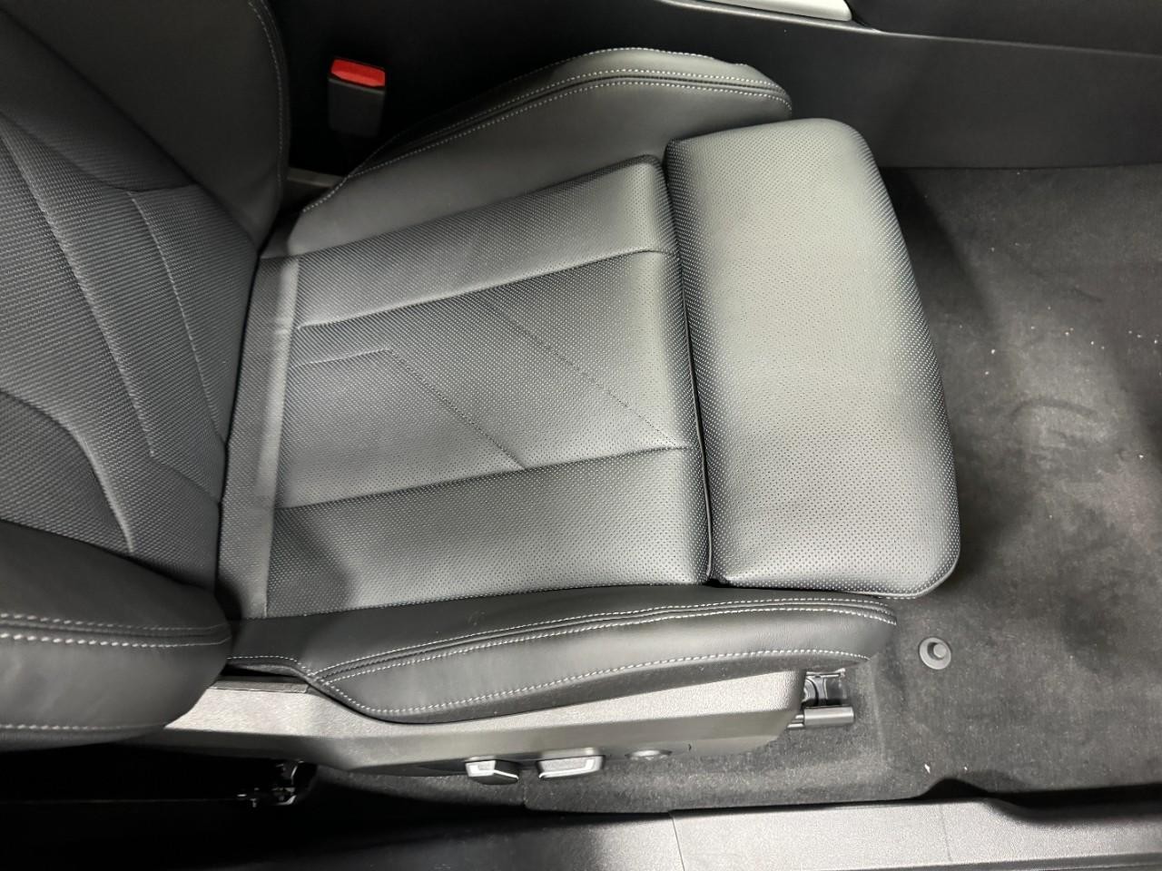 BMW X3 Vehicle Full-screen Gallery Image 19