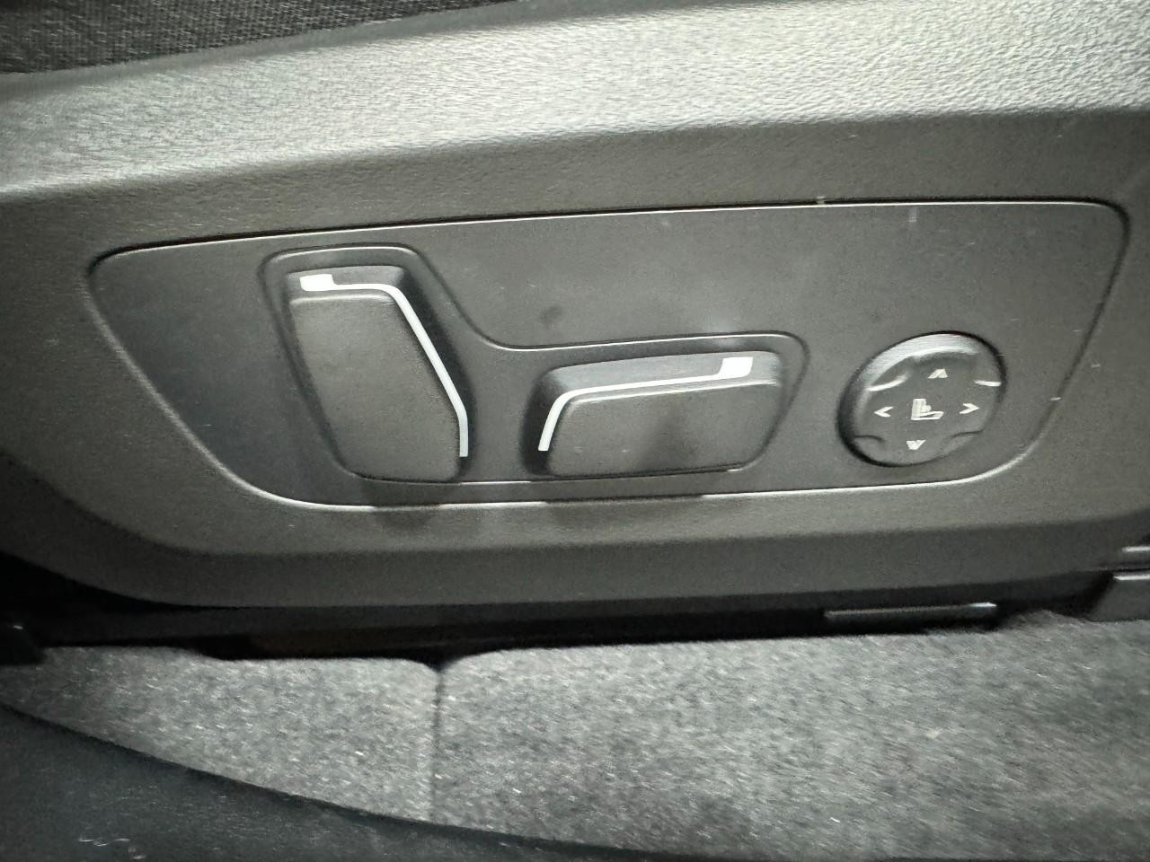 BMW X3 Vehicle Full-screen Gallery Image 20