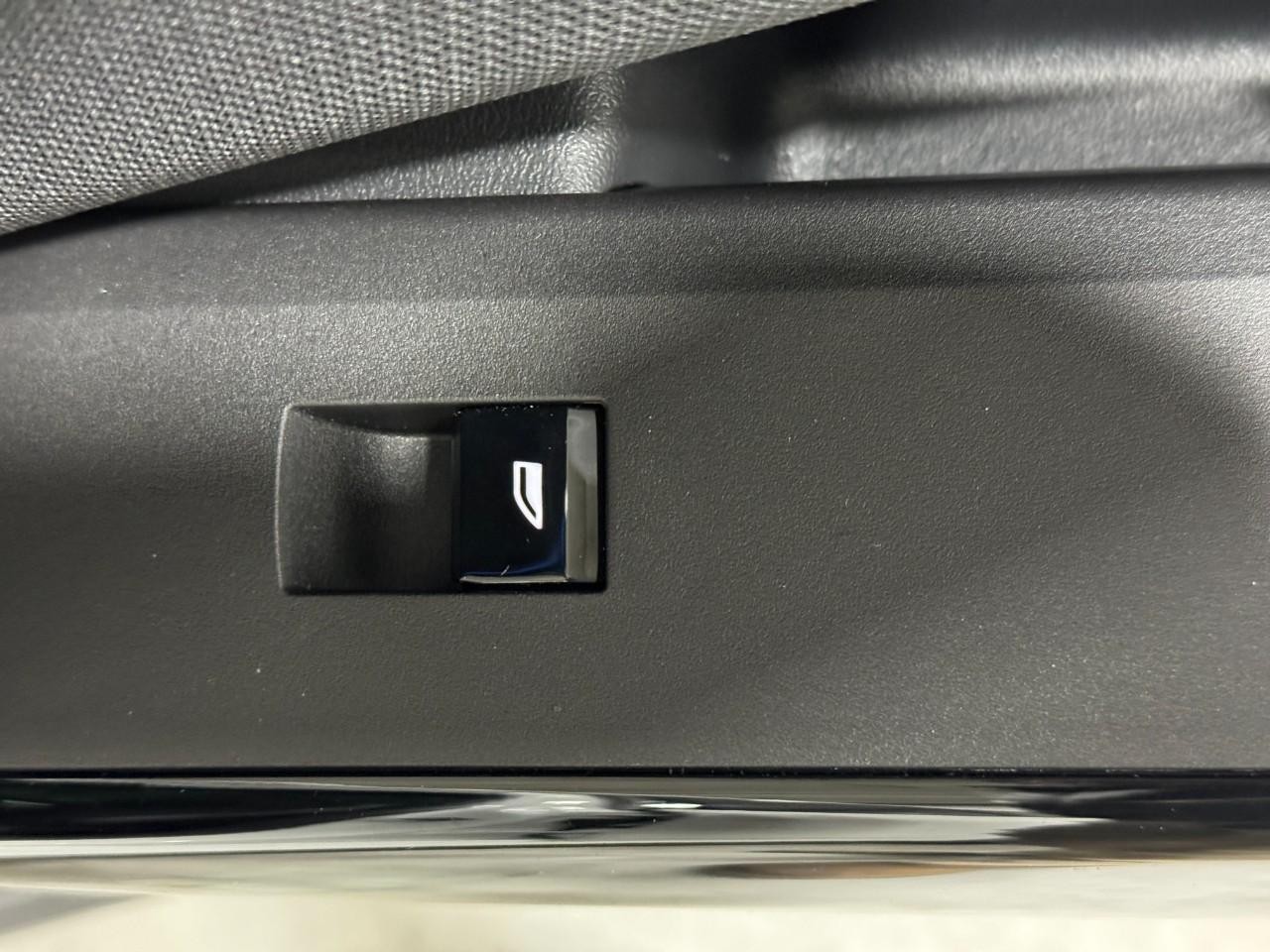 BMW X3 Vehicle Full-screen Gallery Image 22