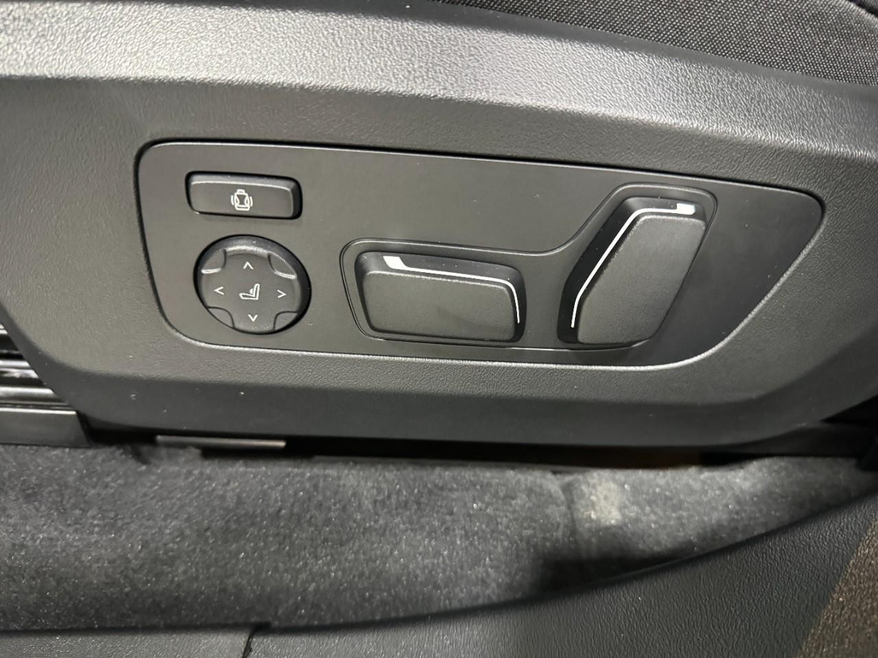 BMW X3 Vehicle Full-screen Gallery Image 28