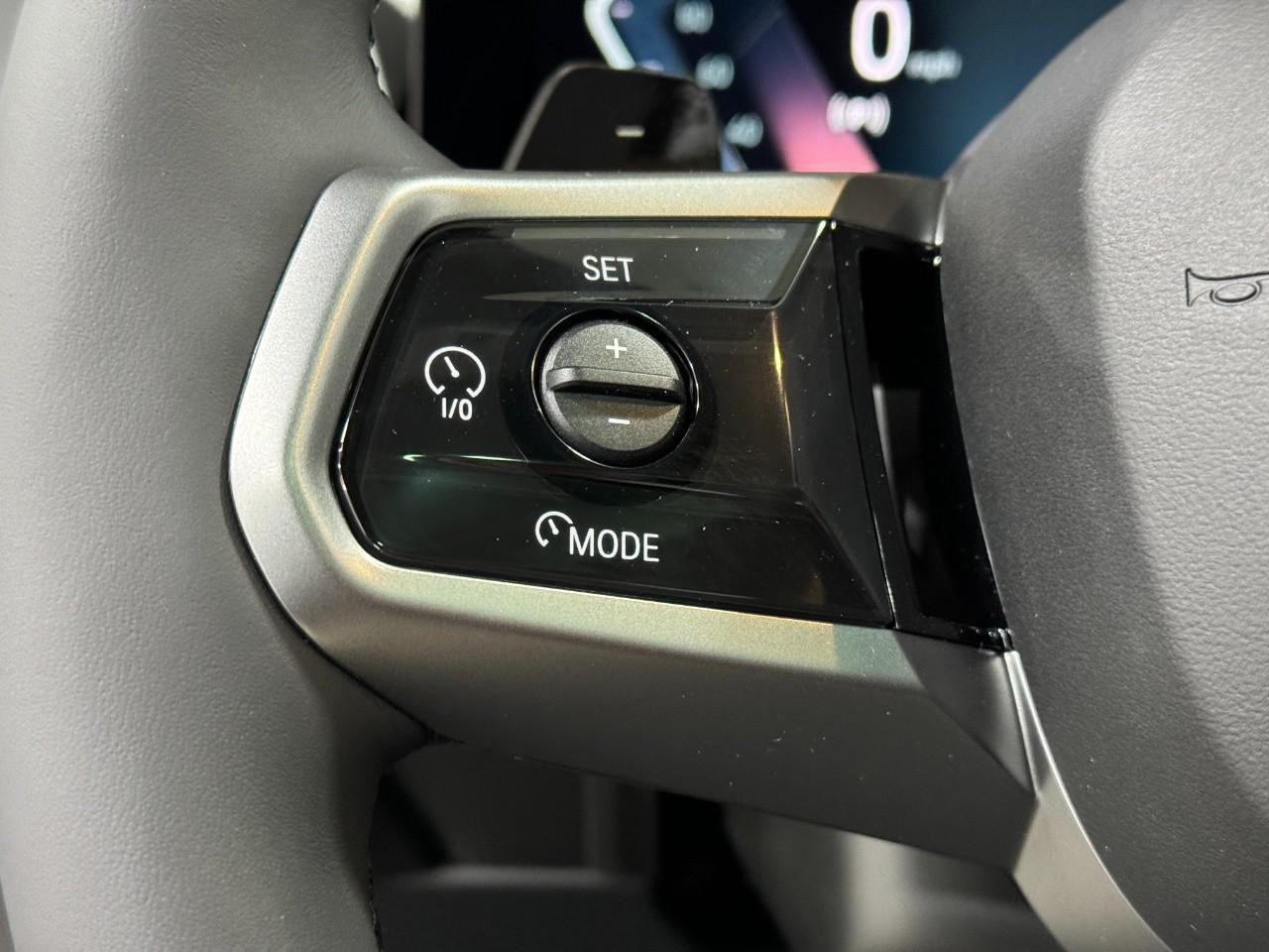 BMW X3 Vehicle Full-screen Gallery Image 29