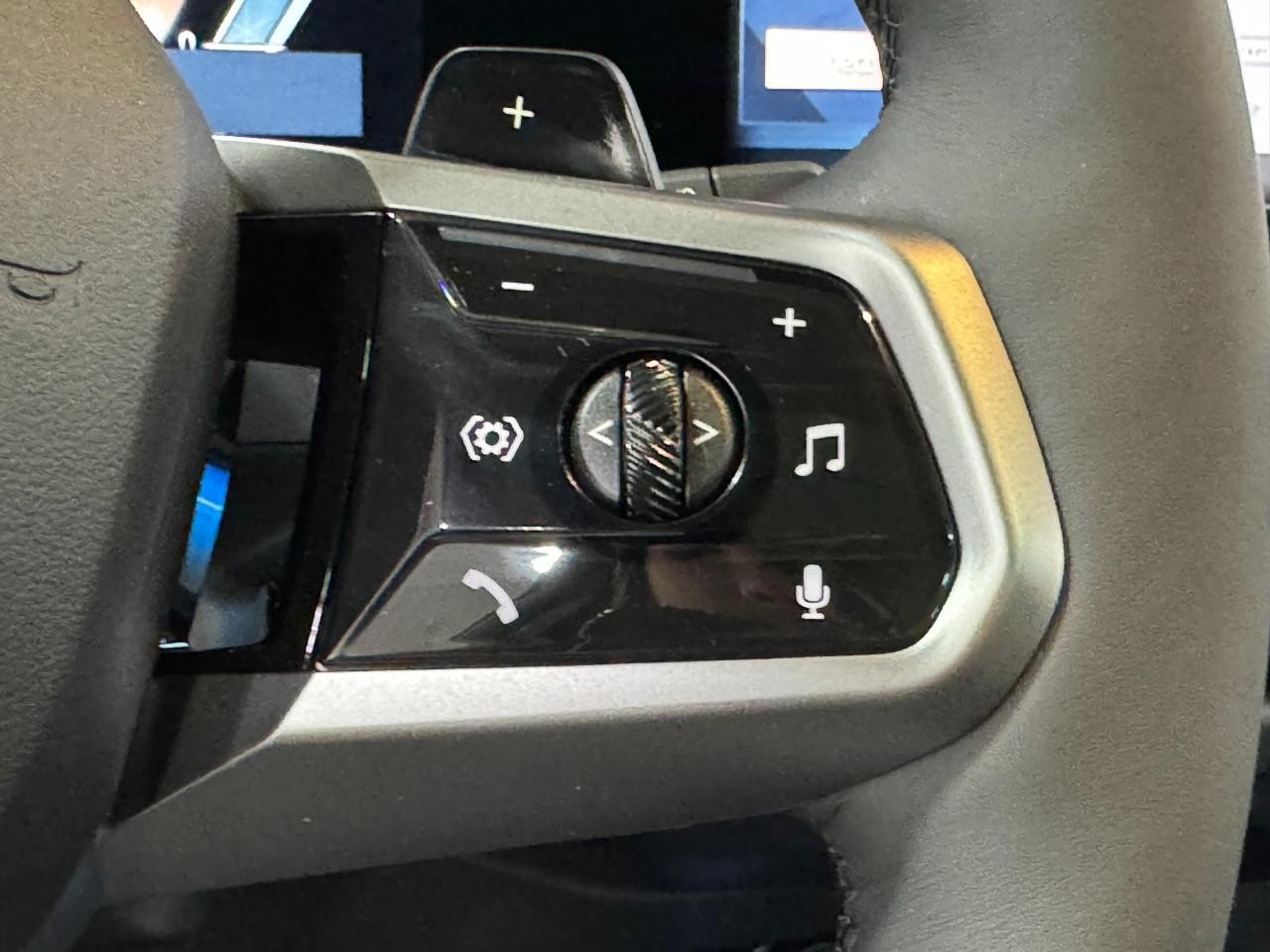 BMW X3 Vehicle Full-screen Gallery Image 30