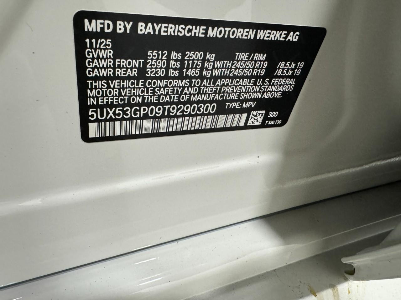 BMW X3 Vehicle Full-screen Gallery Image 33