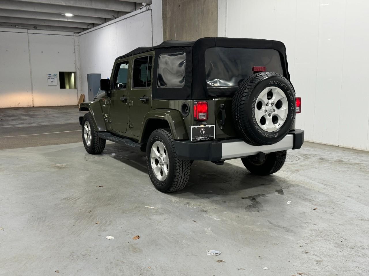 Jeep Wrangler Unlimited Vehicle Full-screen Gallery Image 3