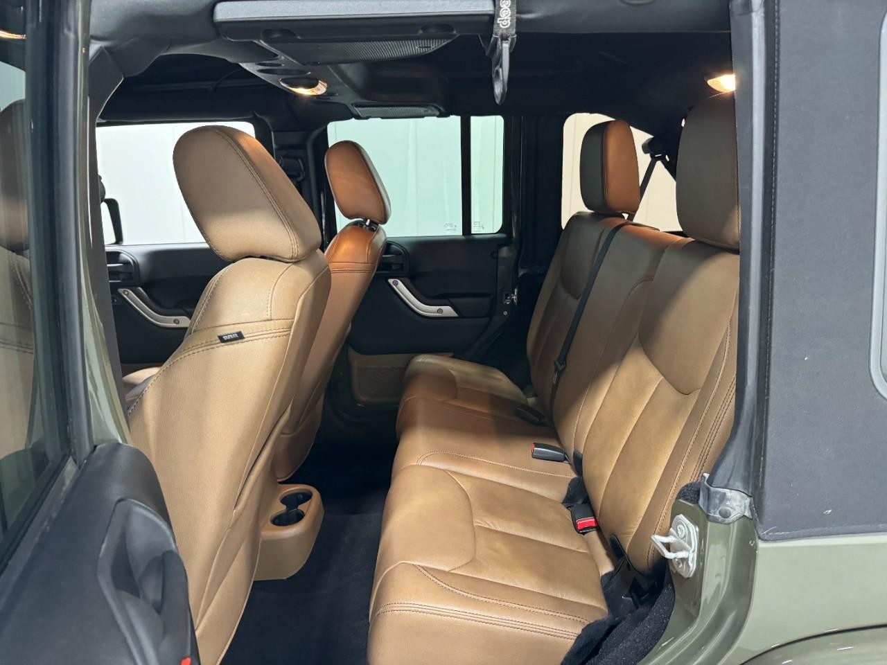 Jeep Wrangler Unlimited Vehicle Full-screen Gallery Image 8