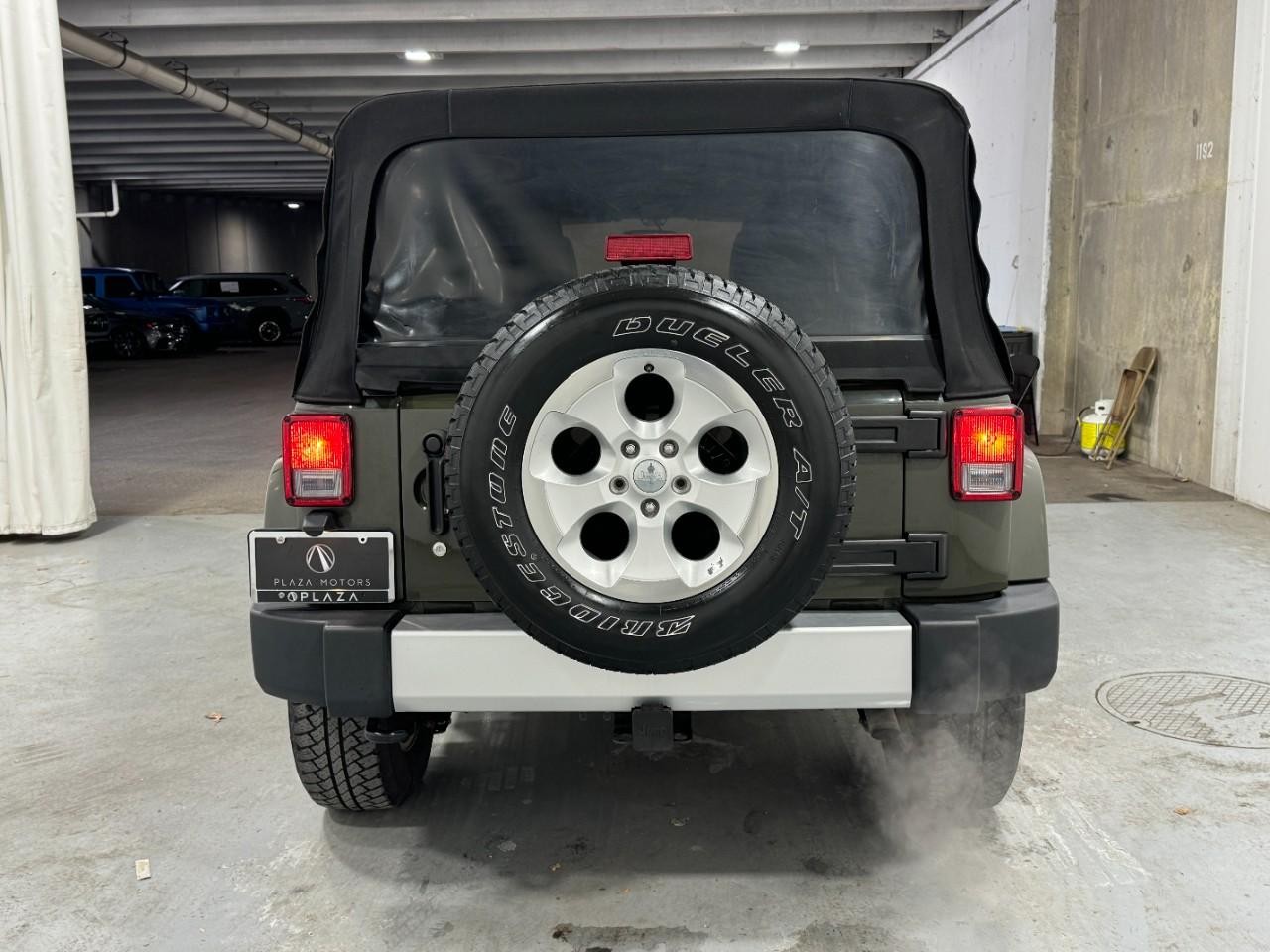 Jeep Wrangler Unlimited Vehicle Full-screen Gallery Image 9