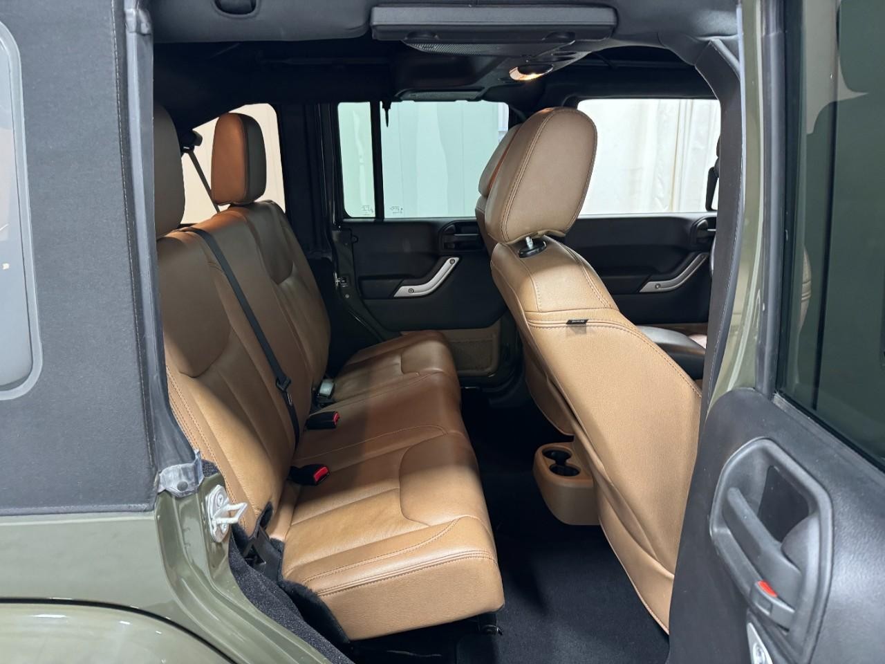 Jeep Wrangler Unlimited Vehicle Full-screen Gallery Image 10