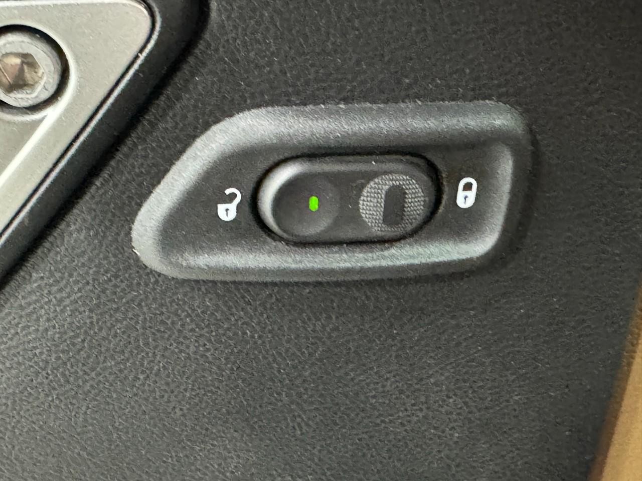 Jeep Wrangler Unlimited Vehicle Full-screen Gallery Image 23