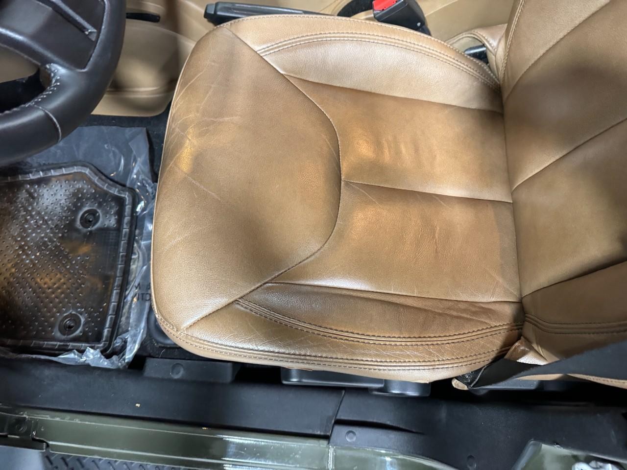 Jeep Wrangler Unlimited Vehicle Full-screen Gallery Image 25