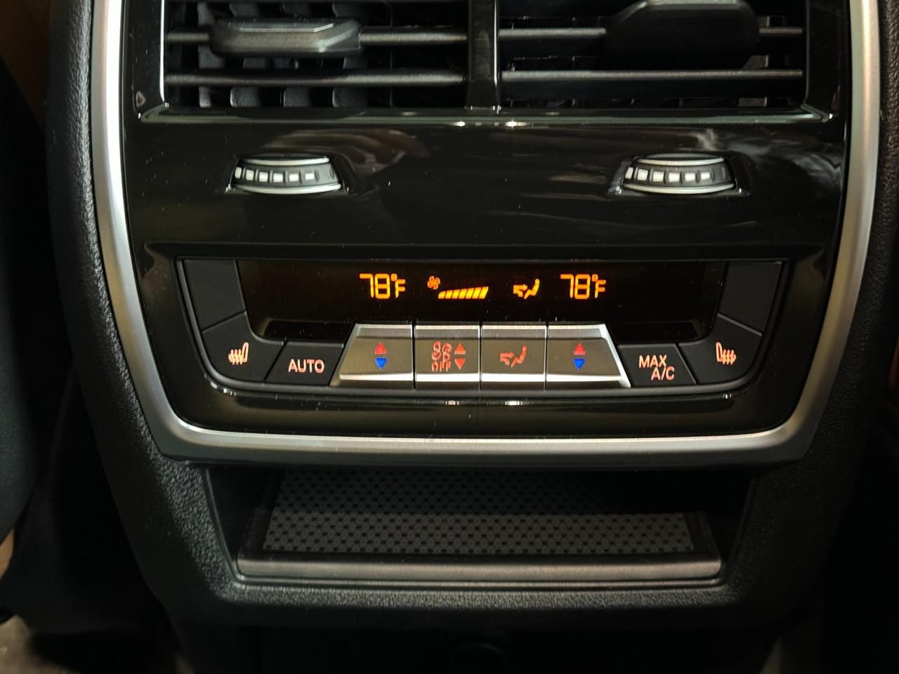 BMW X6 Vehicle Full-screen Gallery Image 11