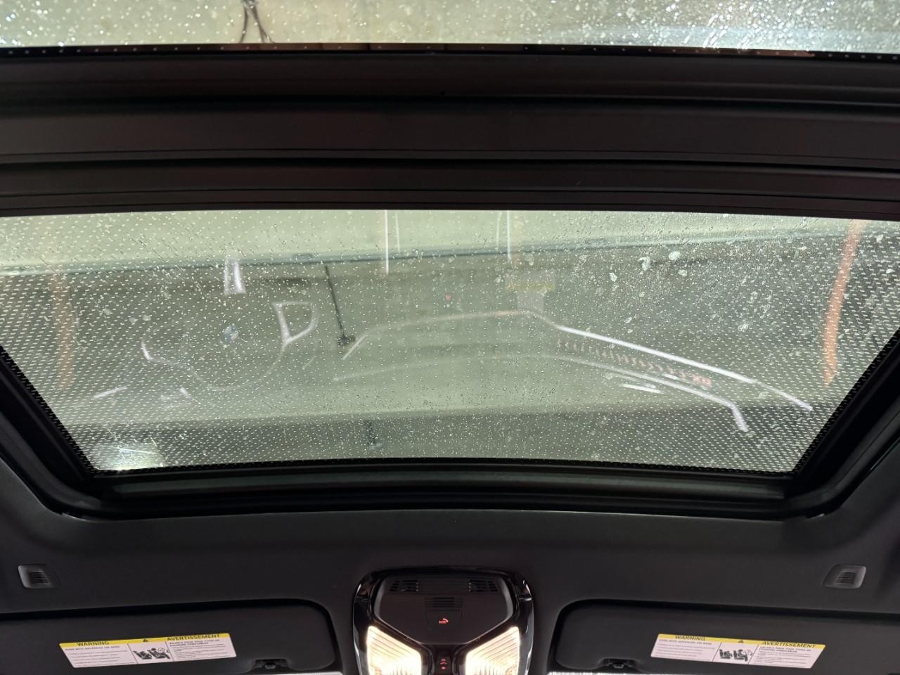 BMW X6 Vehicle Full-screen Gallery Image 12