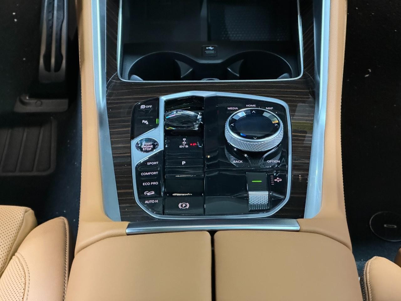 BMW X6 Vehicle Full-screen Gallery Image 16