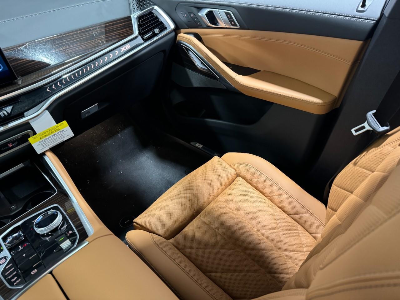 BMW X6 Vehicle Full-screen Gallery Image 17