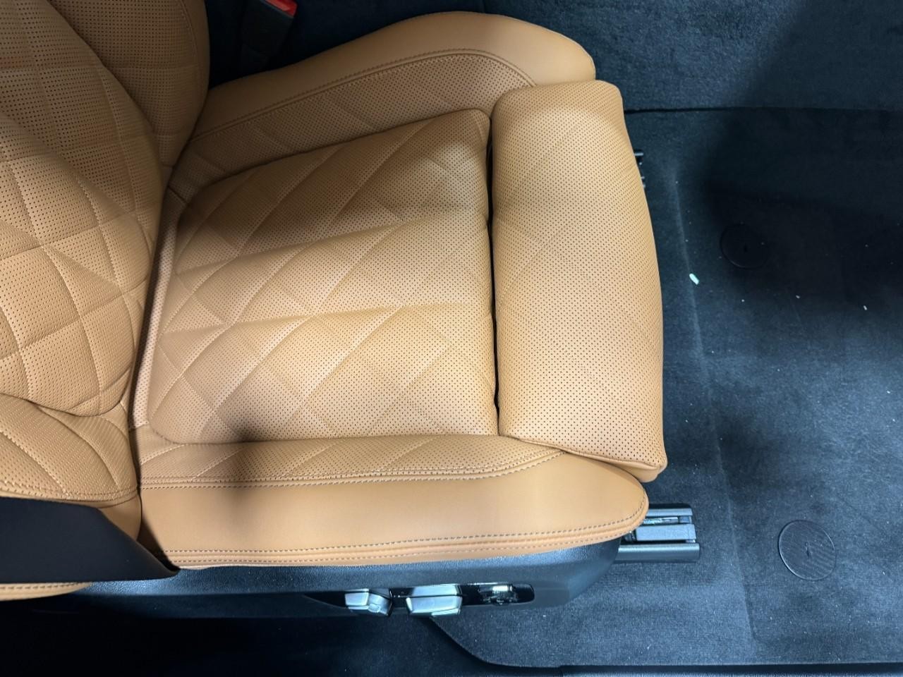 BMW X6 Vehicle Full-screen Gallery Image 19