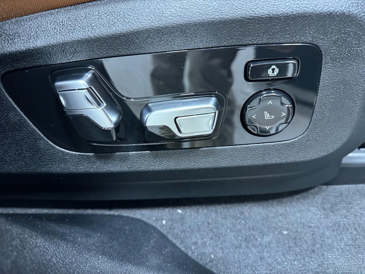 BMW X6 Vehicle Full-screen Gallery Image 20