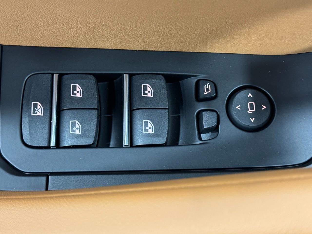 BMW X6 Vehicle Full-screen Gallery Image 27